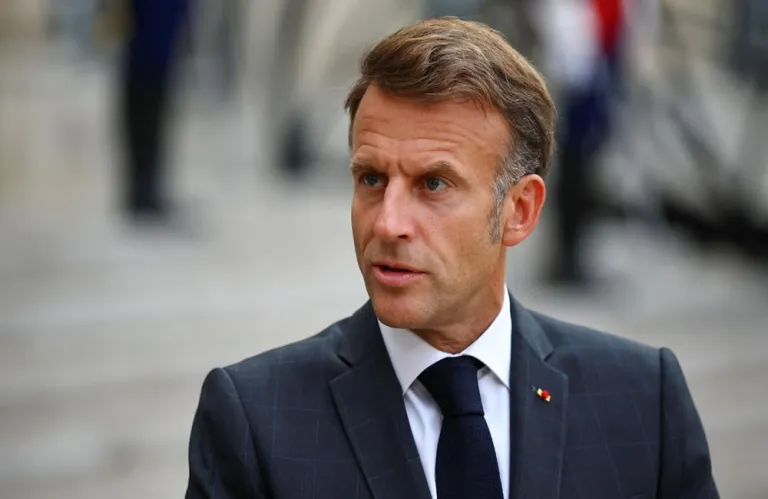 Ληστεία στο Λούβρο: «Τα κοσμήματα θα βρεθούν και οι δράστες θα δικαστούν», δηλώνει ο Μακρόν