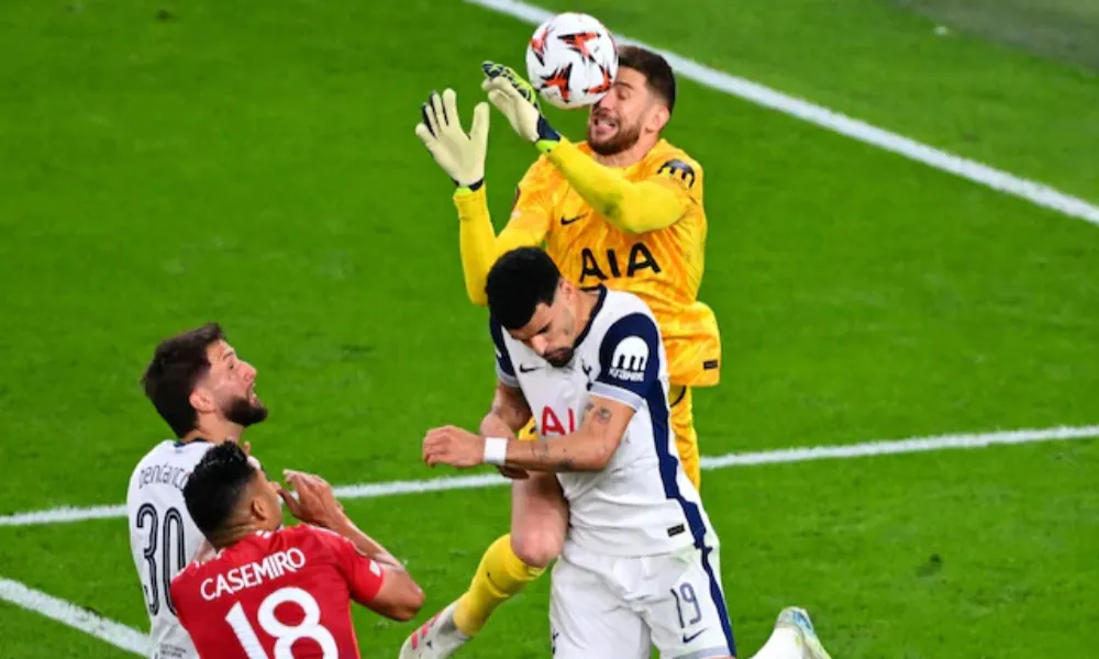 Premier League: Τα βλέμματα στο Λονδίνο, δύσκολη αποστολή για την πρωτοπόρο