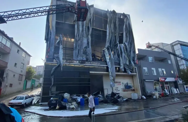 Τουρκία: Μεγάλη φωτιά σε αποθήκη - Έξι νεκροί (βίντεο)