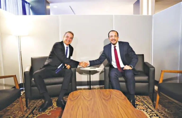 Δύσκολες ισορροπίες Προεδρικού - Μαξίμου: Η λεπτή κόκκινη γραμμή στις σχέσεις Χριστοδουλίδη - Μητσοτάκη, σε μια κρίσιμη στιγμή για Ελλάδα και Κύπρο