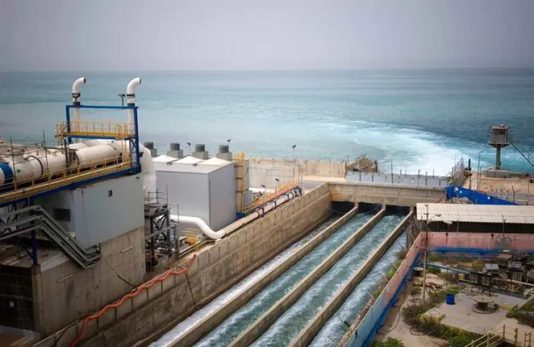 Διπλάσια η τιμή αφαλατωμένου νερού: Αλλού οι μονάδες αφαλάτωσης καίνε ρεύμα από ΑΠΕ, στην Κύπρο από μαζούτ