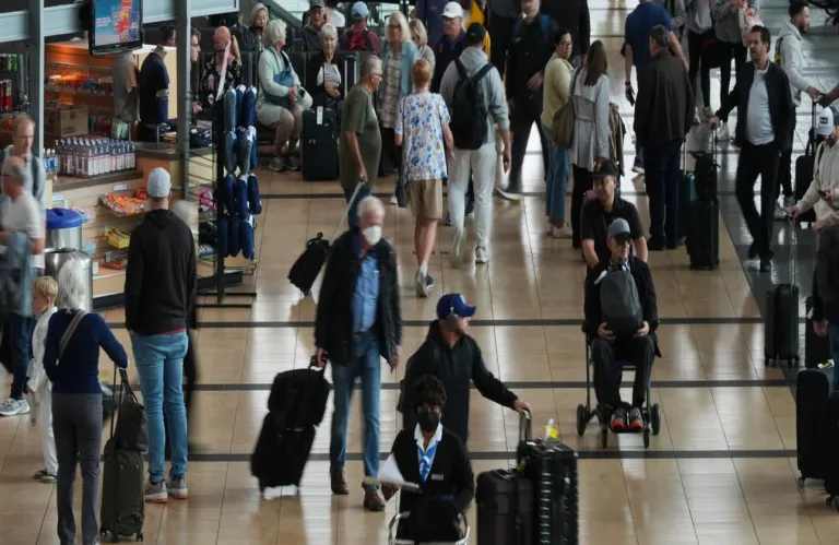 Shutdown στις ΗΠΑ: Χάος στα αεροδρόμια, πάνω από 1.000 πτήσεις ακυρώθηκαν, χιλιάδες καθυστέρησαν