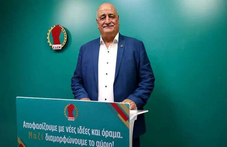 «Διακωμώδηση πολιτικής από Φειδία, μεσσιανισμός Οδυσσέα»: Μηνύματα προέδρου ΕΔΕΚ στην Παγκύπρια Συνδιάσκεψη