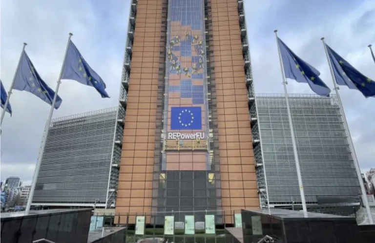 Κομισιόν: Εισηγείται δημιουργία «Δεξαμενής Αλληλεγγύης» για το μεταναστευτικό - Η αναφορά στην Κύπρο