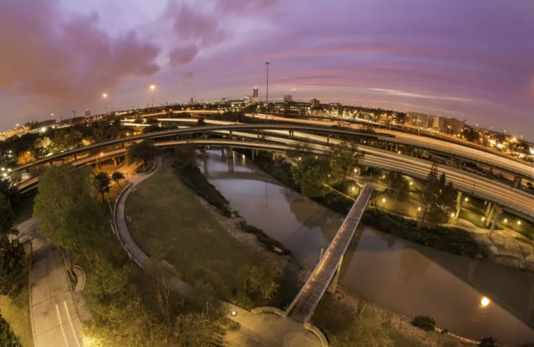 Θρίλερ στο Χιούστον: Περίπου 200 πτώματα ανασύρθηκαν από τα έλη της πόλης – Δεν υπάρχει κατά συρροήν δολοφόνος λένε οι αρχές