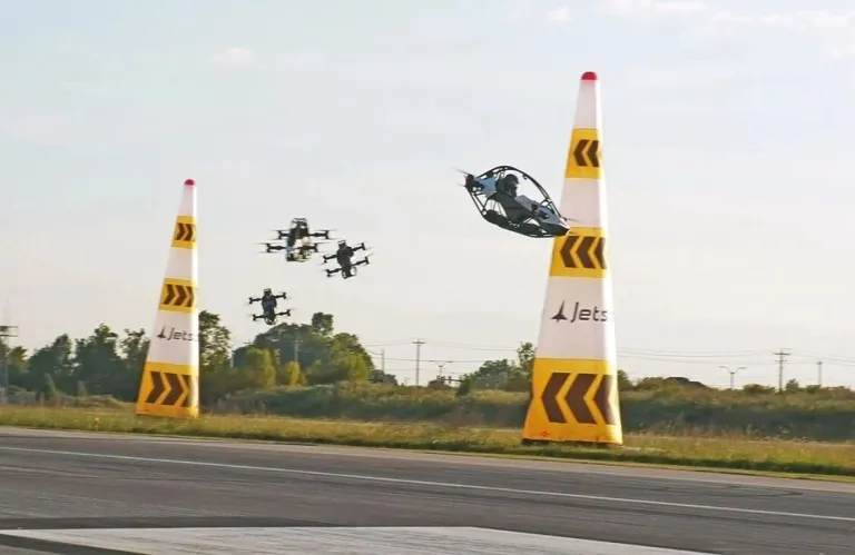 «Φόρμουλα 1 των ουρανών»: Πραγματοποιήθηκε ο πρώτος αγώνας ιπτάμενων αυτοκινήτων