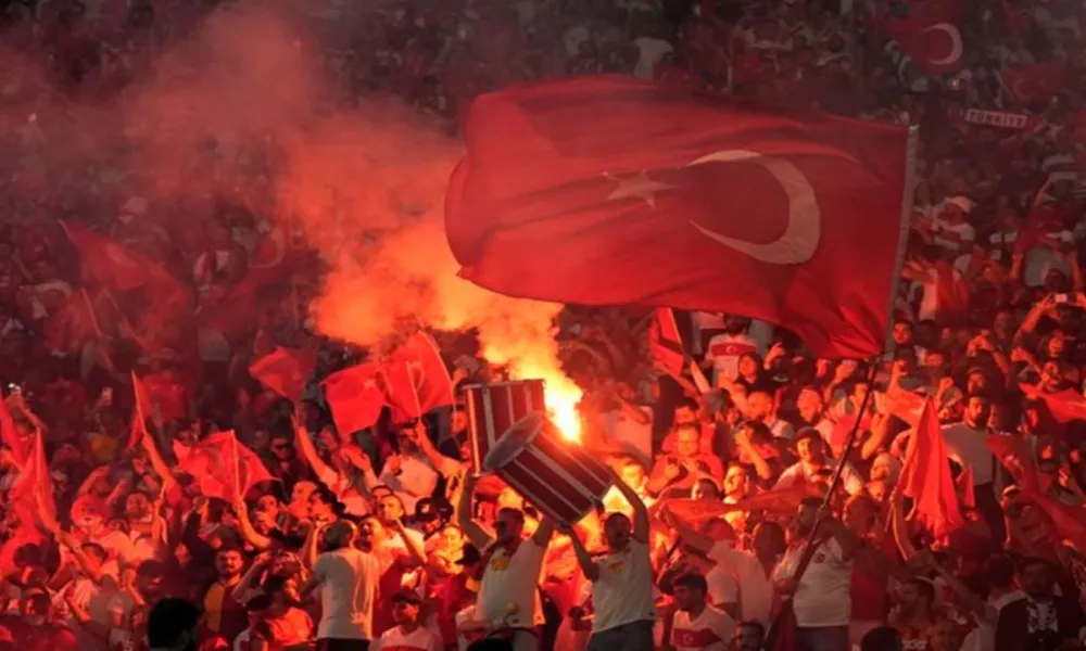 Κίνδυνος μαζικών υποβιβασμών και ισόβιων αποκλεισμών από τις αποκαλύψεις στην Τουρκία για παράνομα στοιχήματα