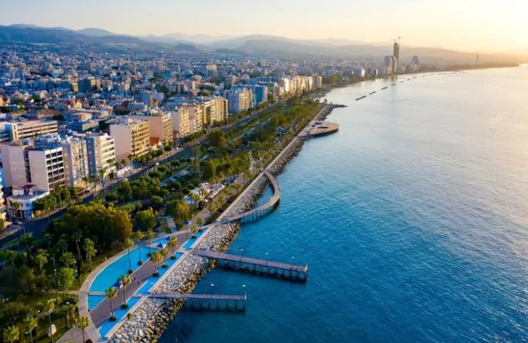 Θάλασσα Λεμεσού: Λύματα από 30 οργανισμούς με... άδεια του κράτους