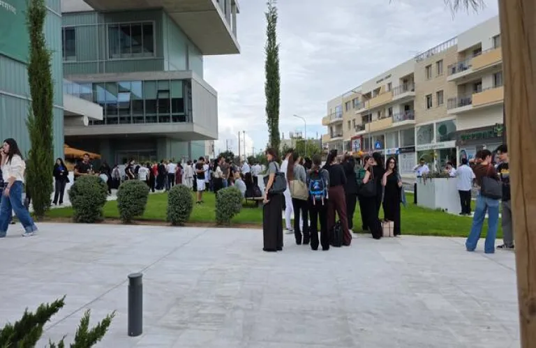 Τρόμος από ξαφνικό μπαράζ σεισμών