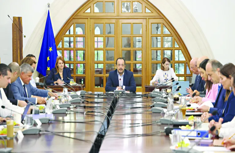 Σεισμός, σεισμός... ανασχηματισμός