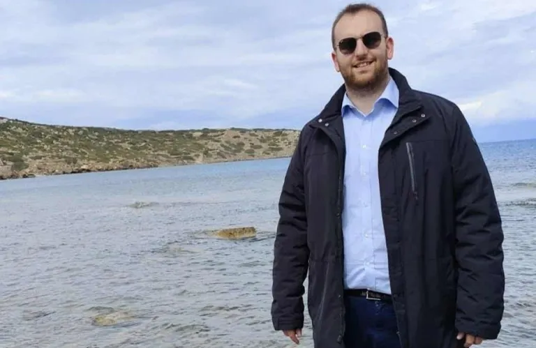 «Δημοκρατία στο χείλος του ψηφιακού γκρεμού» του Χριστόφορου Τριανταφύλλου