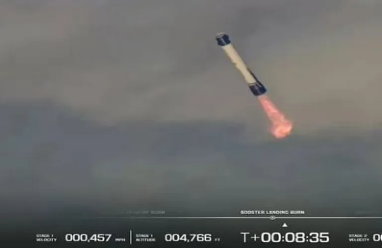 Εκτοξεύτηκε ο σούπερ πύραυλος του Τζεφ Μπέζος μεταφέροντας δορυφόρους εξερεύνησης του Άρη (βίντεο)