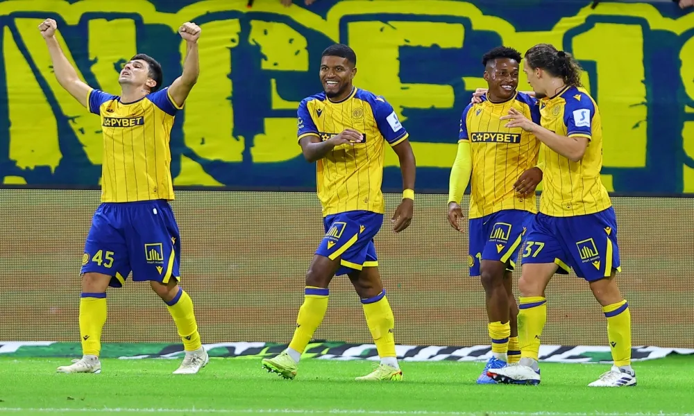 Η έδρα την κρατά στο... κόλπο, αν και «πληγώθηκε»