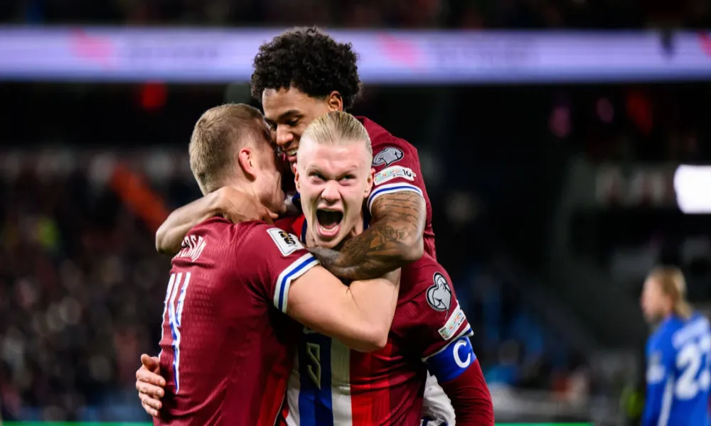 Το... ιδιαίτερο κέρασμα του Χάαλαντ στους συμπαίκτες του μετά τη νίκη της Νορβηγίας