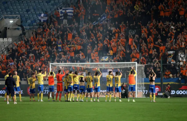 Ασπίδα του, μόνο ο κόσμος!