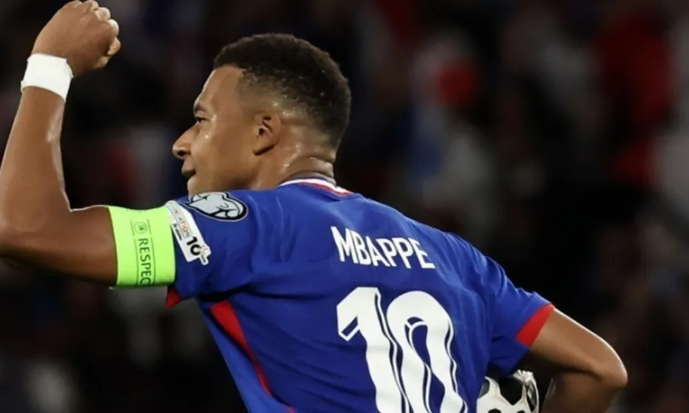 Ο Μπαπέ ακολουθεί τον Πελέ