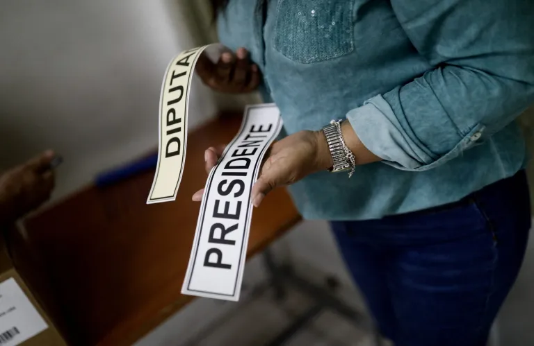 Χιλή: Μια κομμουνίστρια και ένας νοσταλγός του Πινοσέτ, διεκδικούν την προεδρία