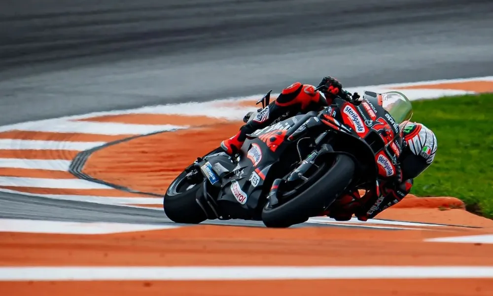 Nικητής ο Μπετζέκι στον τελευταίο αγώνα του MotoGP, 1-2 για την Aprilia