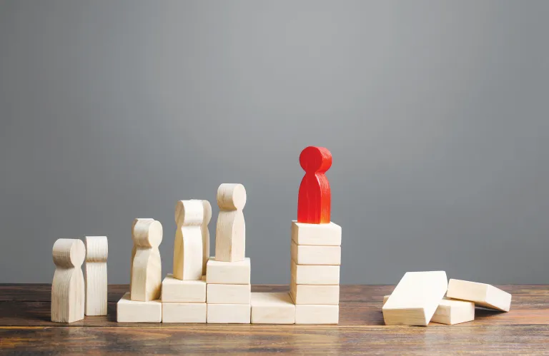 Νεποτισμός, αναξιοκρατία, αδιαφάνεια, μη λύση