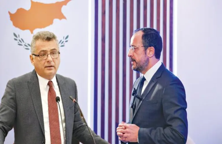 Με το... δεξί, Νίκο και Τουφάν!