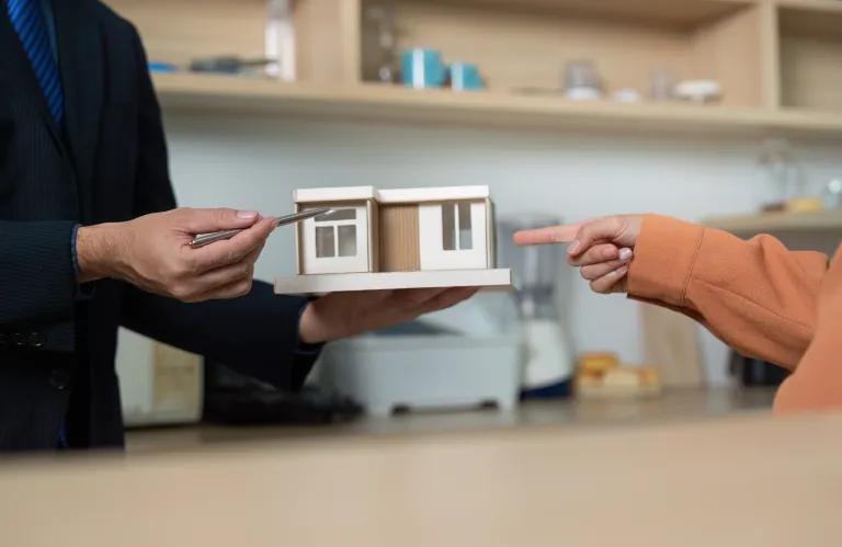 Στο 90% η ανανέωση αδειών κτηματομεσιτών, δράσεις για ενίσχυση του κλάδου