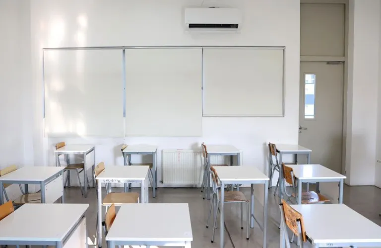 Η ΠΟΕΔ προειδοποιεί να κατεβάσει ρολά: Στάση εργασίας έξω από τη Βουλή αν ανοίξει η κατ’ άρθρον συζήτηση για αξιολόγηση εκπαιδευτικών