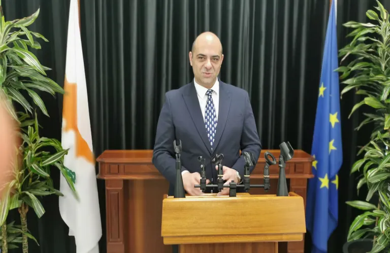 Υπουργός Εργασίας: Αύξηση στον κατώτατο μισθό πέραν της ΑΤΑ