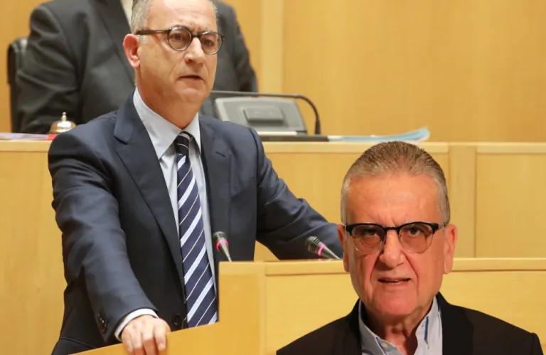 Ο Αβέρωφ διαψεύδει τους ισχυρισμούς του Χασαπόπουλου: «Ο τόπος χρειάζεται έναν στιβαρό ΔΗΣΥ»