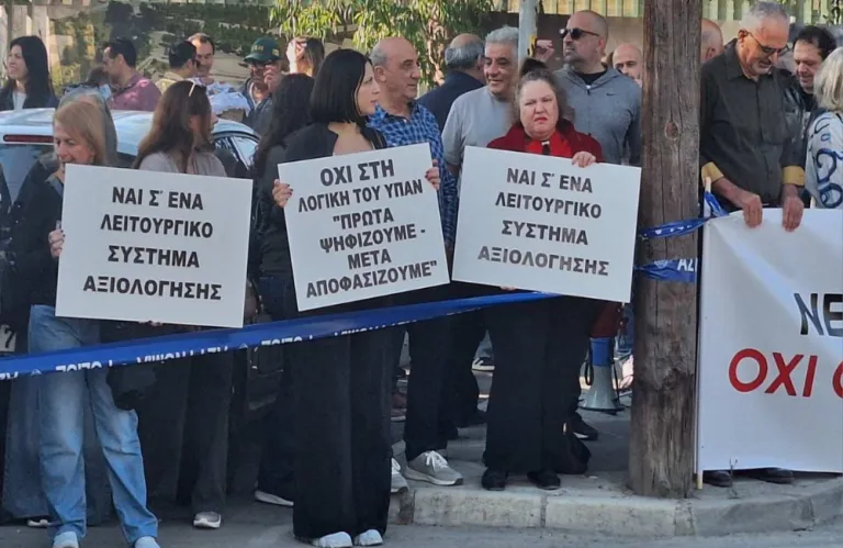 Ταλιαδώρος: «Η πρόταση που έχουμε ενώπιον μας είναι γελοία» - Έδωσαν υπόμνημα στην Αννίτα οι εκπαιδευτικοί