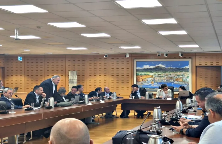 Καυτή συνεδρία στην επ. Παιδείας: Κρίνεται το μέλλον της αξιολόγησης των εκπαιδευτικών (εικόνες)