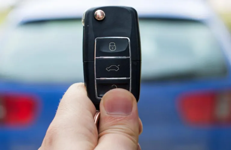 Προειδοποιήσεις ΤΟΜ για επικίνδυνα ηλεκτρικά ποδήλατα και επιβατικά οχήματα