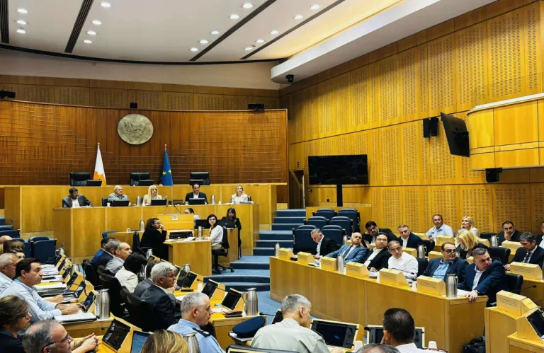 Στην Ολομέλεια πρόταση νόμου για πρόσβαση συμβασιούχων εκπαιδευτικών σε ιατροσυμβούλιο