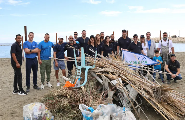 Η Blue Island σε συνεργασία με τη CYMEPA πραγματοποίησαν εθελοντικό καθαρισμό της παραλίας στο Λιμανάκι Ζυγίου