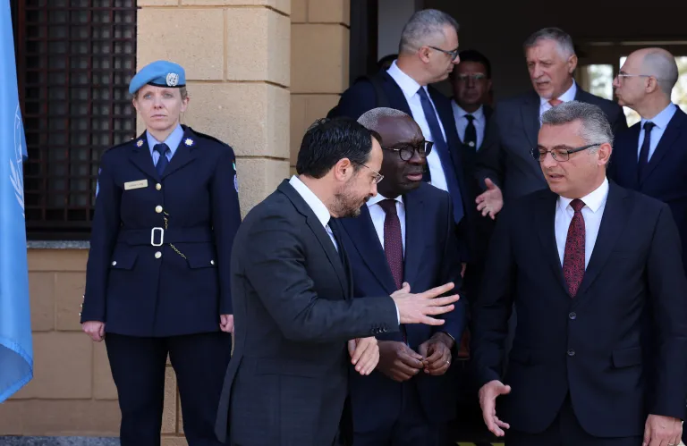 Θετικό το πρόσημο της πρώτης συνάντησης - Τέλος σε μια άγονη εποχή στο Κυπριακό