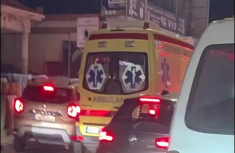 Λεμεσός: Ασθενοφόρο «παγιδεύτηκε» από το φόβο των οδηγών να μην τους καταγράψει η κάμερα της Τροχαίας (βίντεο)