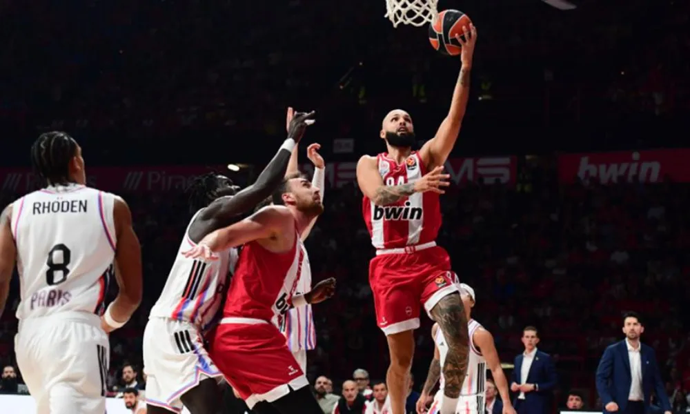 Νίκησε την Παρί, «κέρδισε» τον Φουρνιέ και συνεχίζει δυναμικά ο Ολυμπιακός!