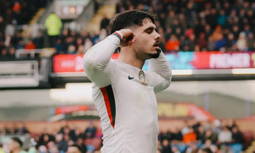 Κυνική στην έδρα της Μπέρνλι η Τσέλσι, διατήρησε την επαφή της με την κορυφή!