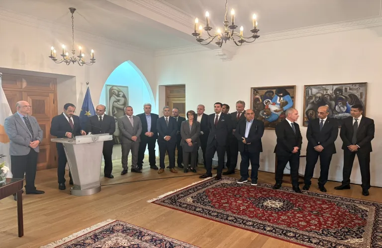 ΑΤΑ, μισθολογικές ανισότητες και η «φάρσα» στην Κύπρο