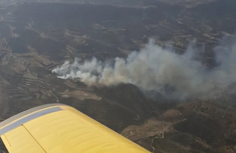 Σε εξέλιξη βρίσκεται η πυρκαγιά που εκδηλώθηκε μεταξύ των κοινοτήτων Κοίλης -  Στρουμπιού.