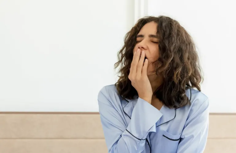 Γιατί χασμουριόμαστε όταν νυστάζουμε