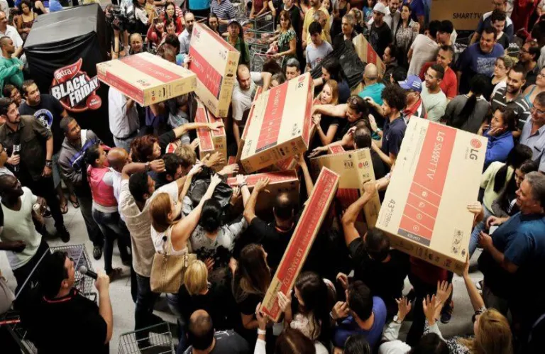 Black Friday: Ξέρουμε τι κάνει στο πορτοφόλι μας – Τι κάνει όμως στον εγκέφαλό μας;
