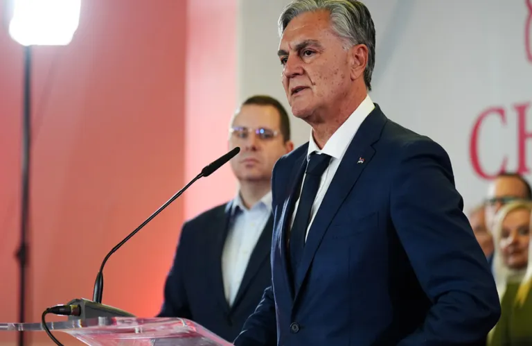 O Σίνισα Κάραν νικητής των προεδρικών εκλογών στη Σερβική Δημοκρατία της Βοσνίας