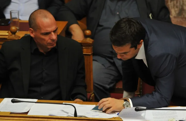 «Ιθάκη»: Πώς ο Τσίπρας τελείωσε… με τον Βαρουφάκη – Τα τηλεφωνήματα Πούτιν και Κάστρο για το «όχι»