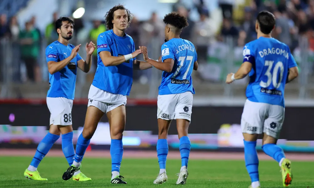 Η κορυφή τής ανήκει ξανά και τώρα... ρέστα