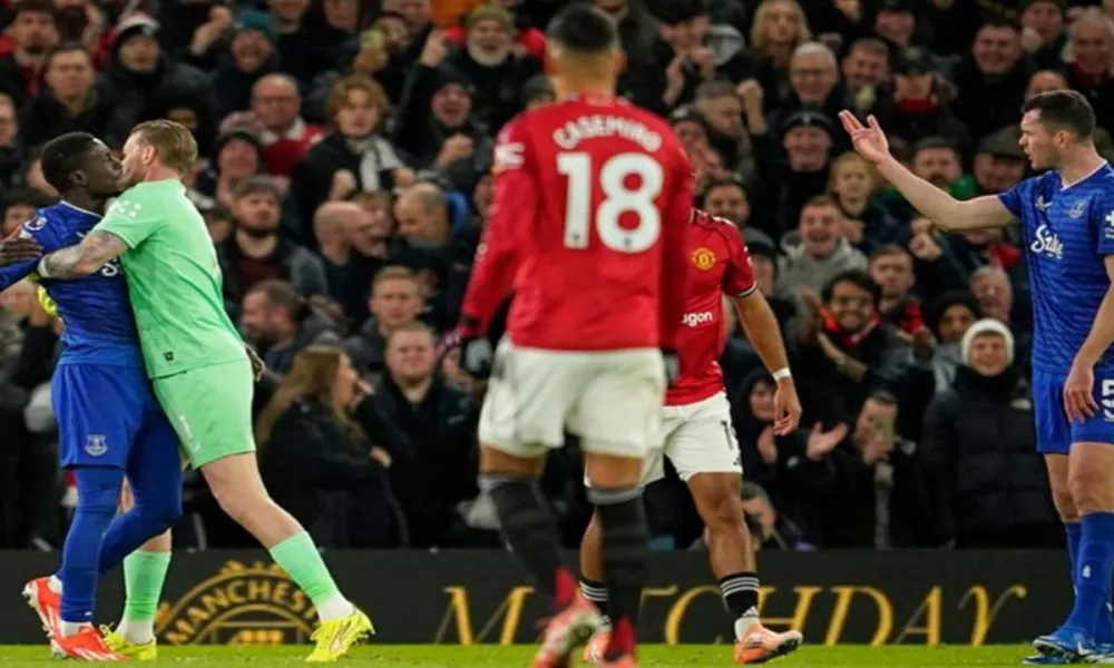 Αποβλήθηκε στο 13' για χτύπημα σε συμπαίκτη του!