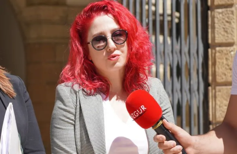 Απειλές κατά της ζωής της δέχθηκε η δημοσιογράφος Πινάρ Μπαρούτ - Είχε καλύψει δια ζώσης την υπόθεση των 5 Ε/κ