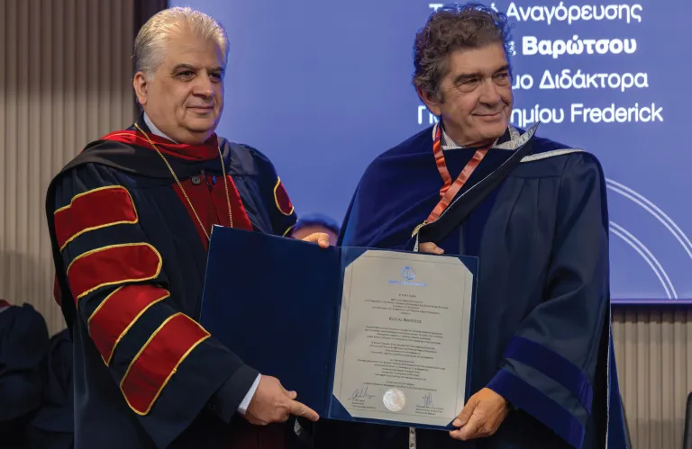 Ο Κώστας Βαρώτσος αναγορεύθηκε Επίτιμος Διδάκτορας του Πανεπιστημίου Frederick (φώτος)
