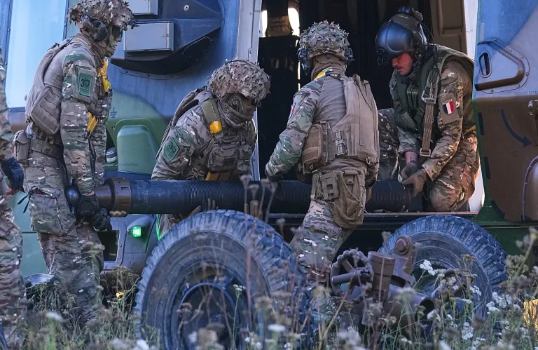 Επανέρχεται η στρατιωτική θητεία στην Γαλλία - Σε πρώτη φάση εθελοντικά