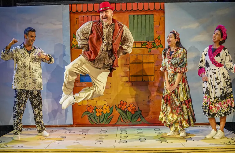 Τελευταίες Παραστάσεις για το έργο «Μια φορά και…μια χώρα»