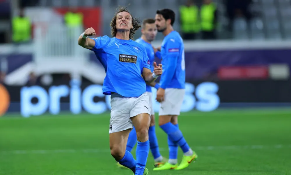 Με μια κεφαλιά - ποίημα ο Νταβίντ Λουίζ απαντά σε κάθε αμφιβολία